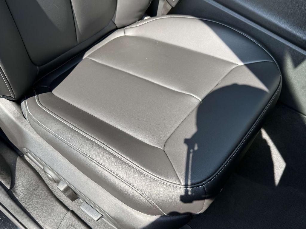 new 2025 Jeep Grand Cherokee car, priced at $41,752