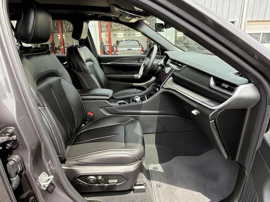 used 2025 Jeep Grand Cherokee L car, priced at $39,000