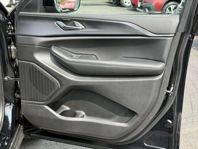 new 2025 Jeep Grand Cherokee car, priced at $38,810