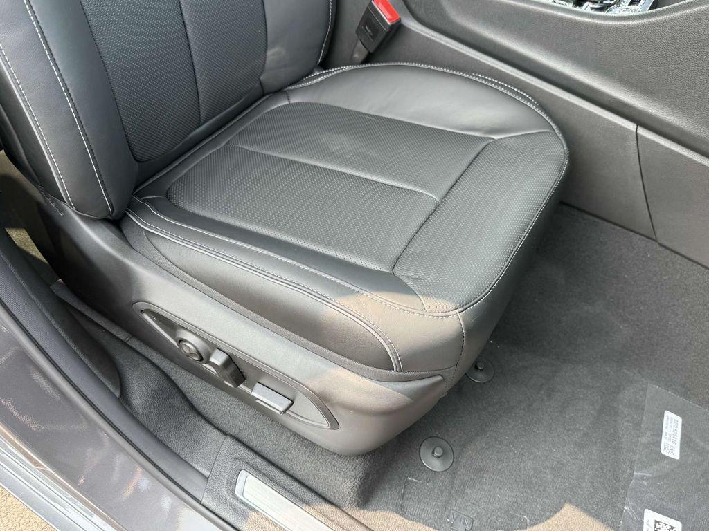 new 2025 Jeep Grand Cherokee car, priced at $48,337