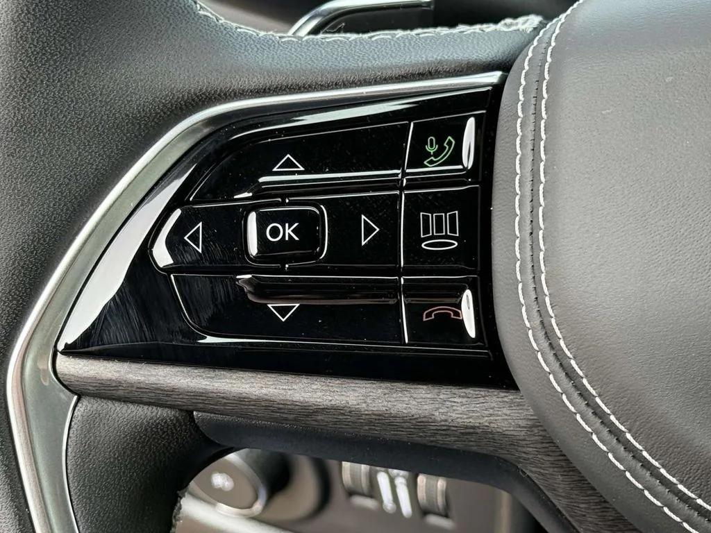 new 2025 Jeep Grand Cherokee car, priced at $48,337