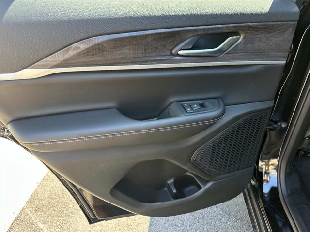 new 2025 Jeep Grand Cherokee car, priced at $41,502