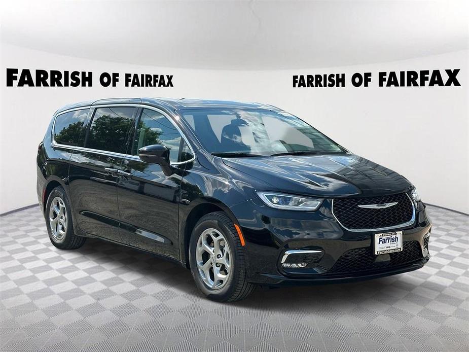 new 2024 Chrysler Pacifica car, priced at $43,299