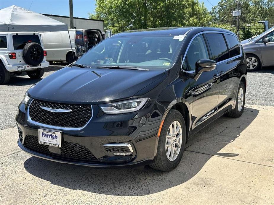 new 2024 Chrysler Pacifica car, priced at $37,033