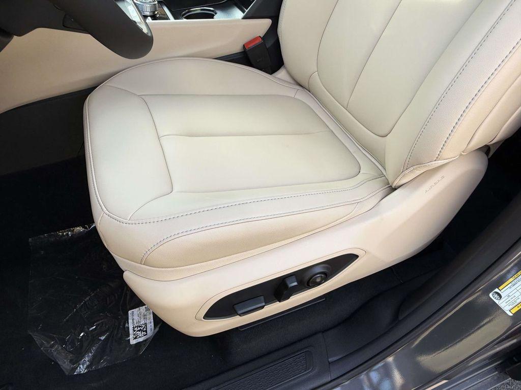 new 2025 Jeep Grand Cherokee car, priced at $44,205