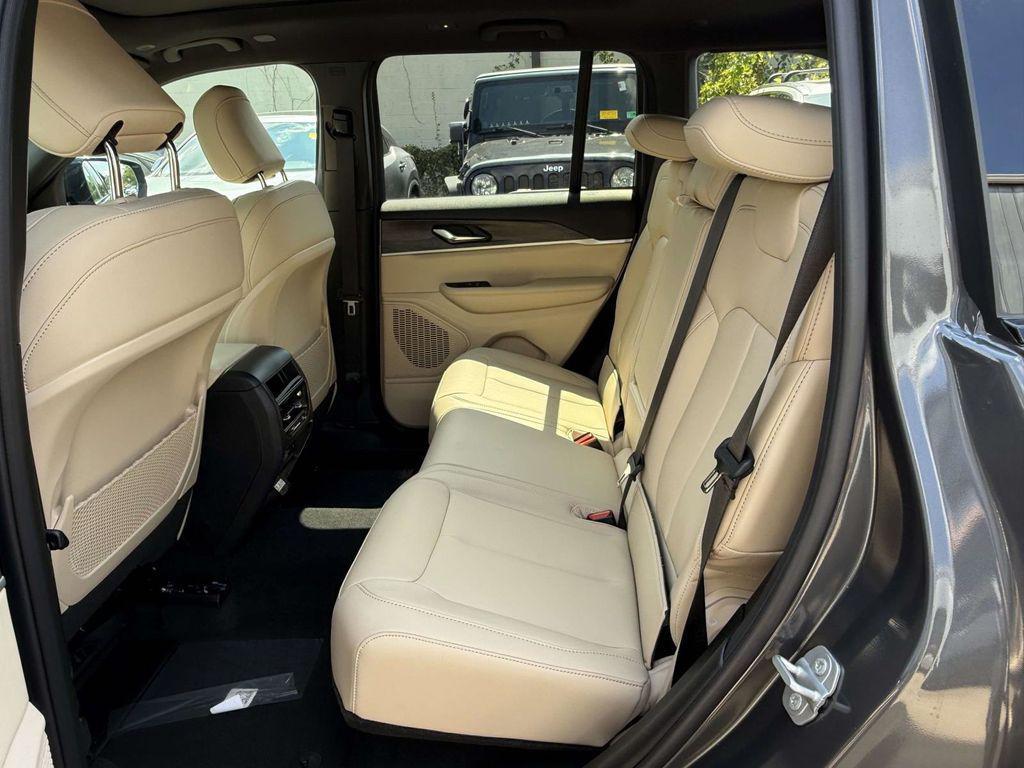 new 2025 Jeep Grand Cherokee car, priced at $44,205