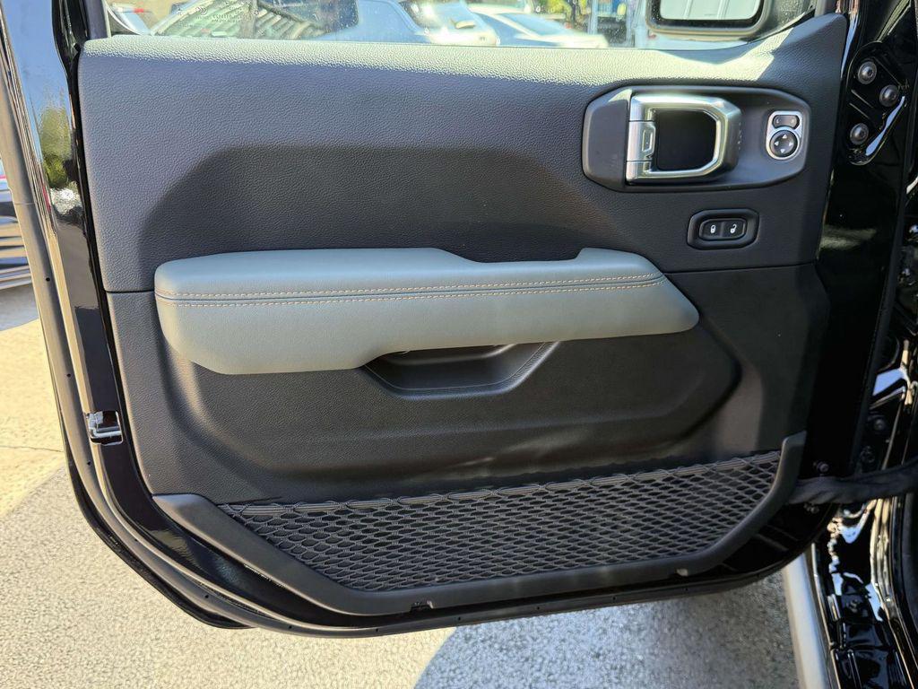 new 2025 Jeep Gladiator car, priced at $50,120