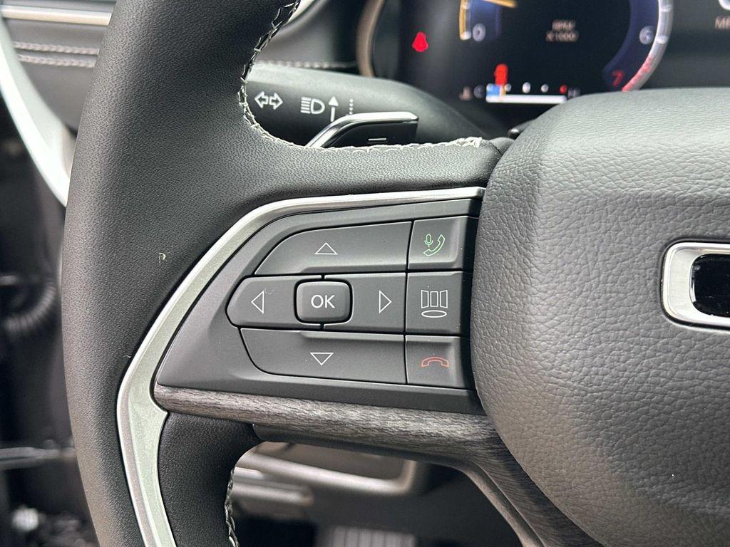 new 2025 Jeep Grand Cherokee car, priced at $40,877