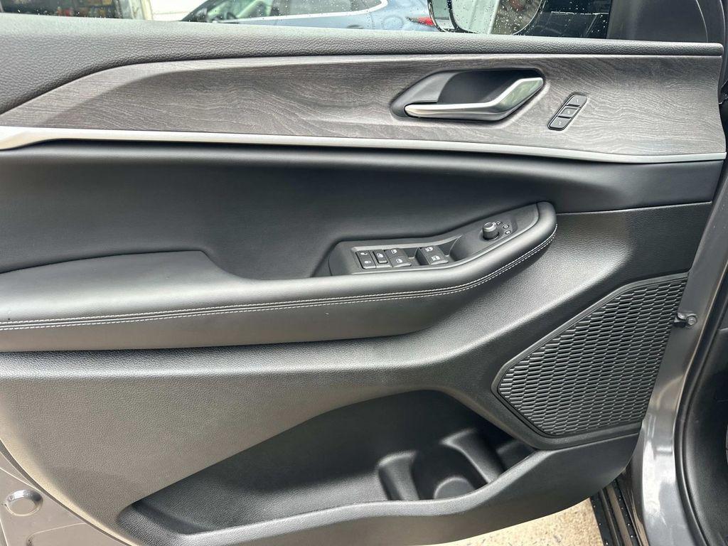 new 2025 Jeep Grand Cherokee car, priced at $40,877