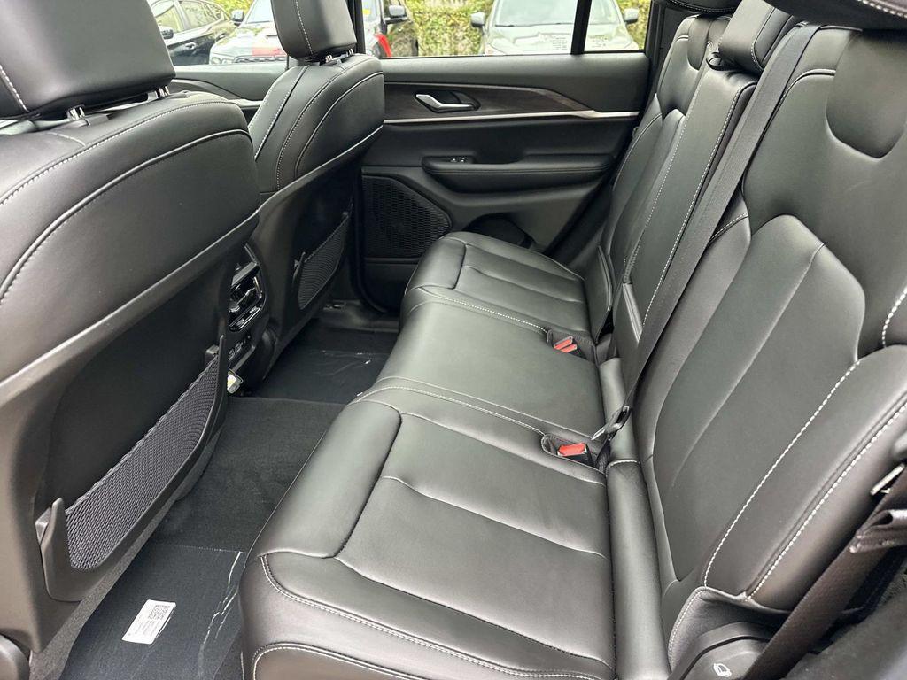 new 2025 Jeep Grand Cherokee car, priced at $40,877