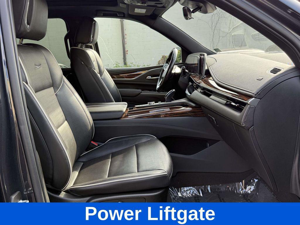 used 2022 Cadillac Escalade ESV car, priced at $58,995