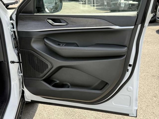 new 2025 Jeep Grand Cherokee L car, priced at $45,199