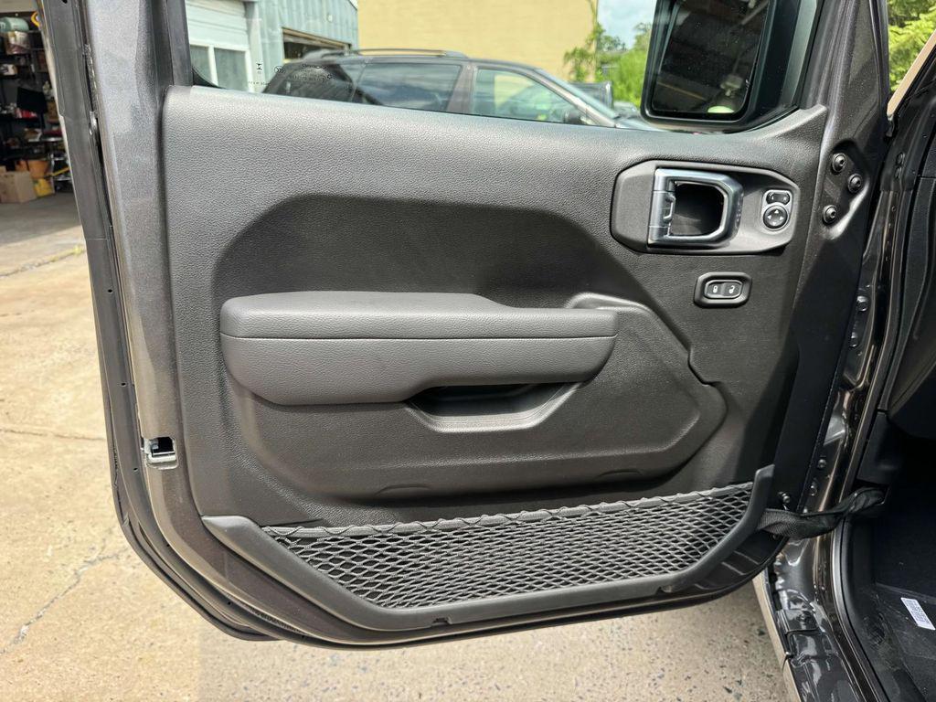 new 2025 Jeep Gladiator car, priced at $38,178