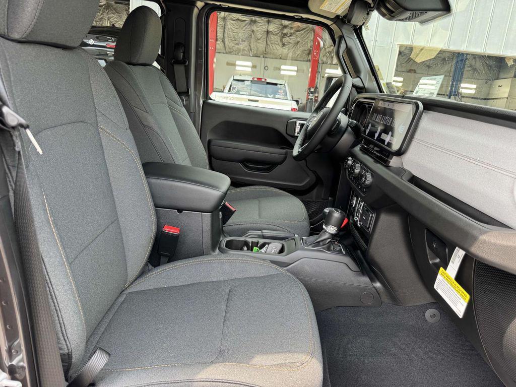 new 2025 Jeep Gladiator car, priced at $38,178