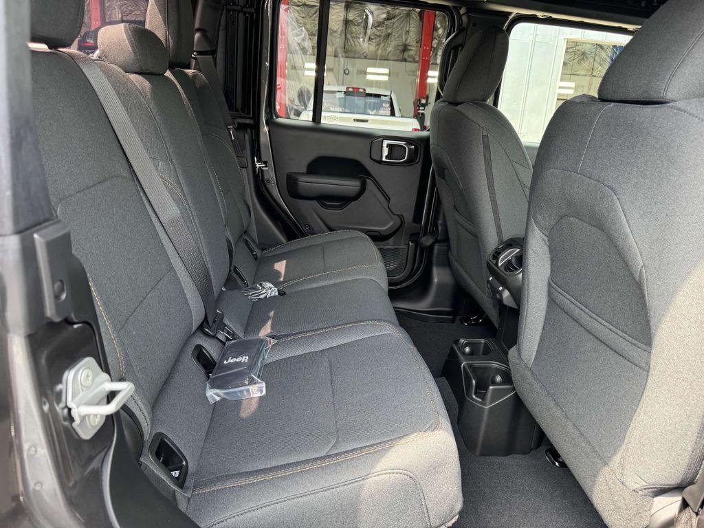 new 2025 Jeep Gladiator car, priced at $38,178