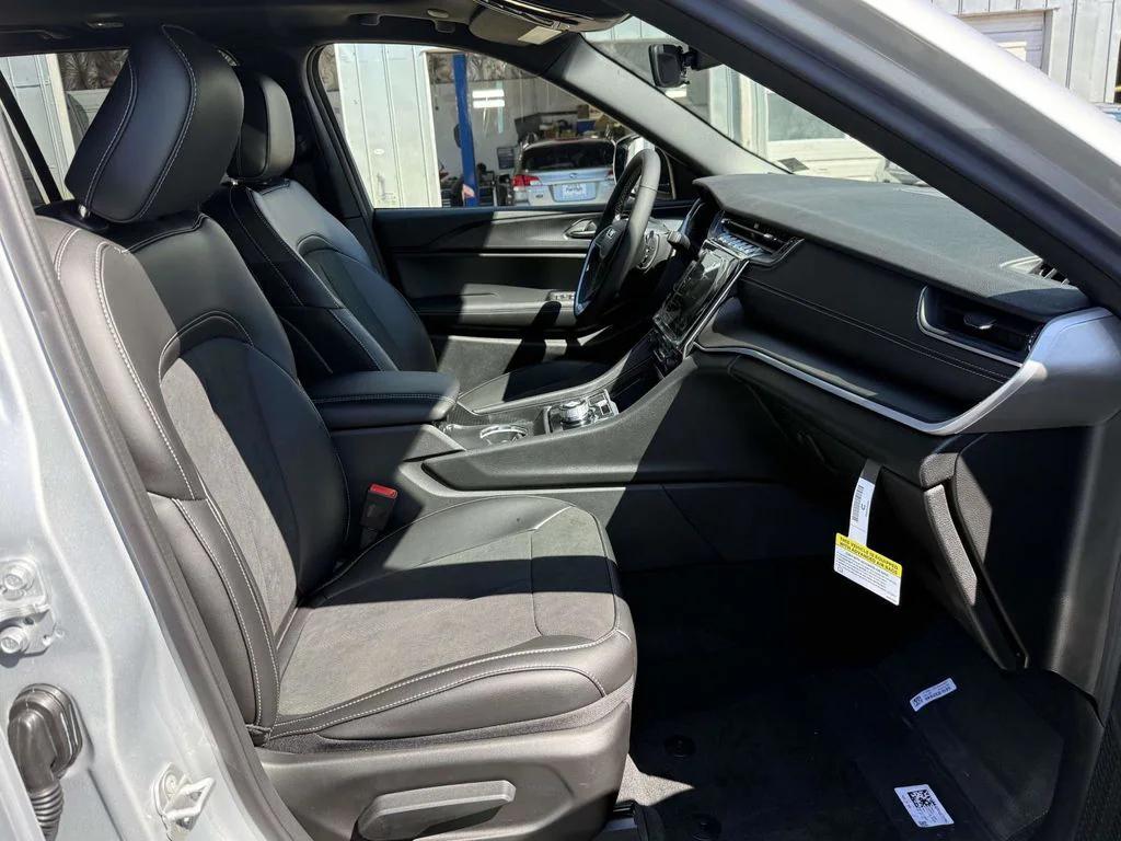 new 2025 Jeep Grand Cherokee car, priced at $36,355