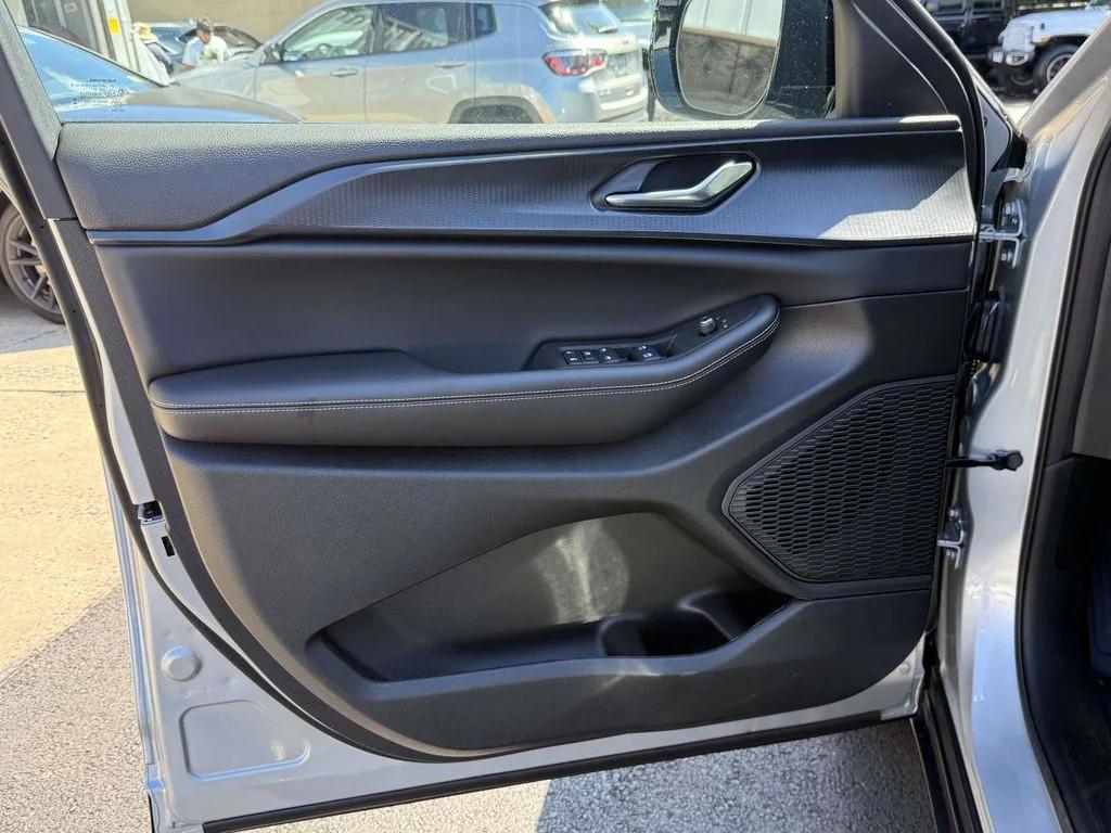 new 2025 Jeep Grand Cherokee car, priced at $36,355