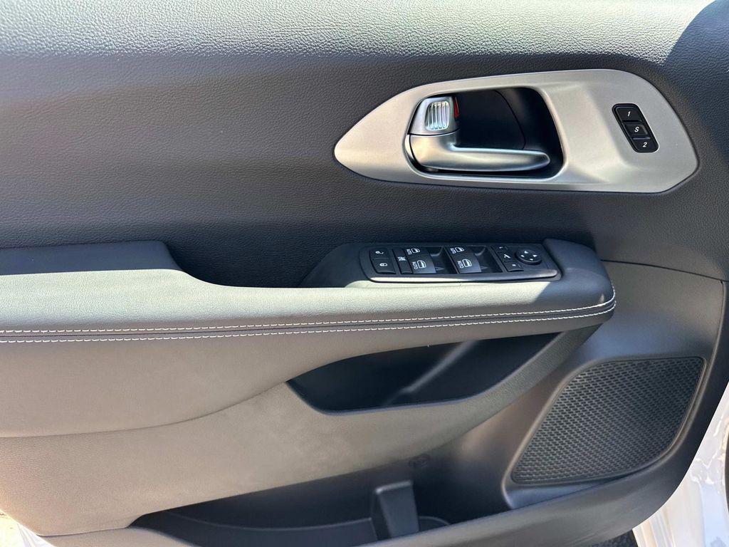new 2026 Chrysler Pacifica car, priced at $46,393