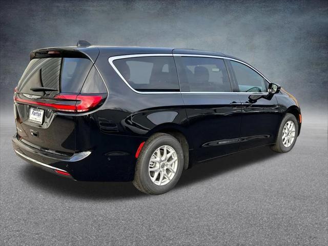 new 2025 Chrysler Pacifica car, priced at $37,676