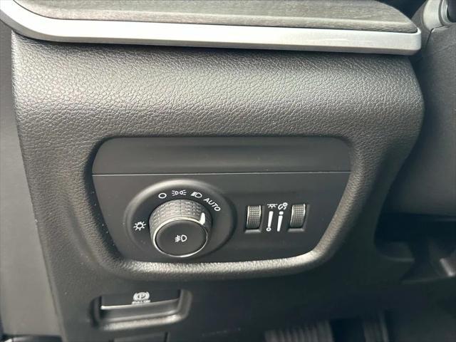 new 2025 Jeep Grand Cherokee car, priced at $41,502
