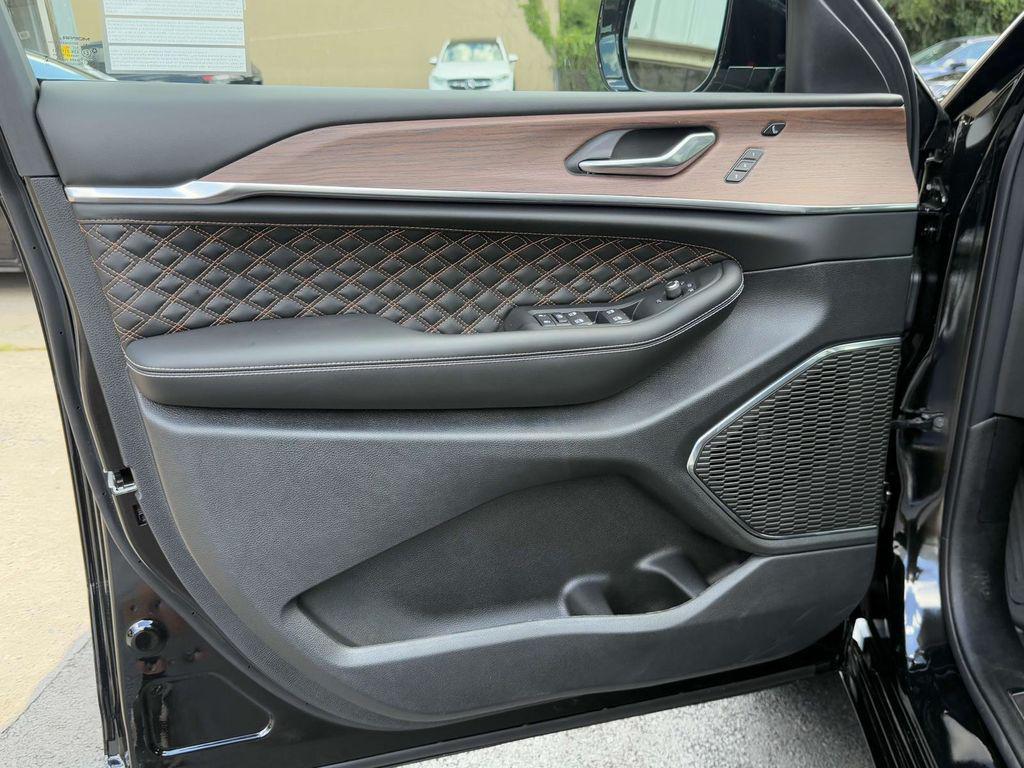 new 2025 Jeep Grand Cherokee car, priced at $54,395
