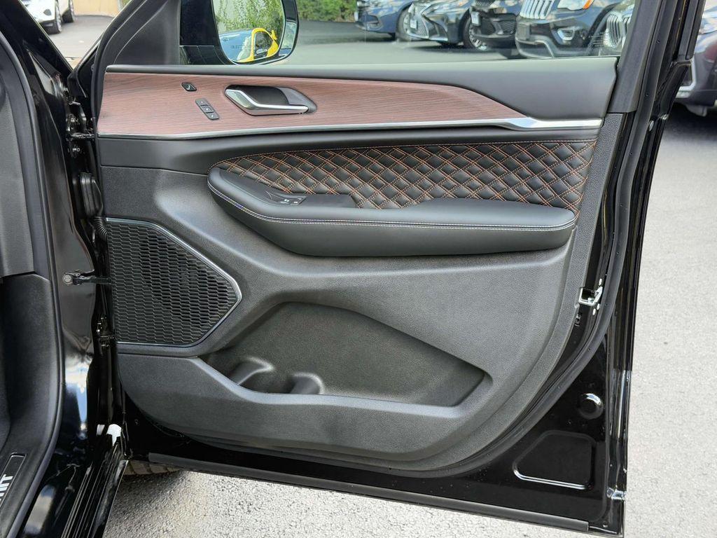 new 2025 Jeep Grand Cherokee car, priced at $54,395