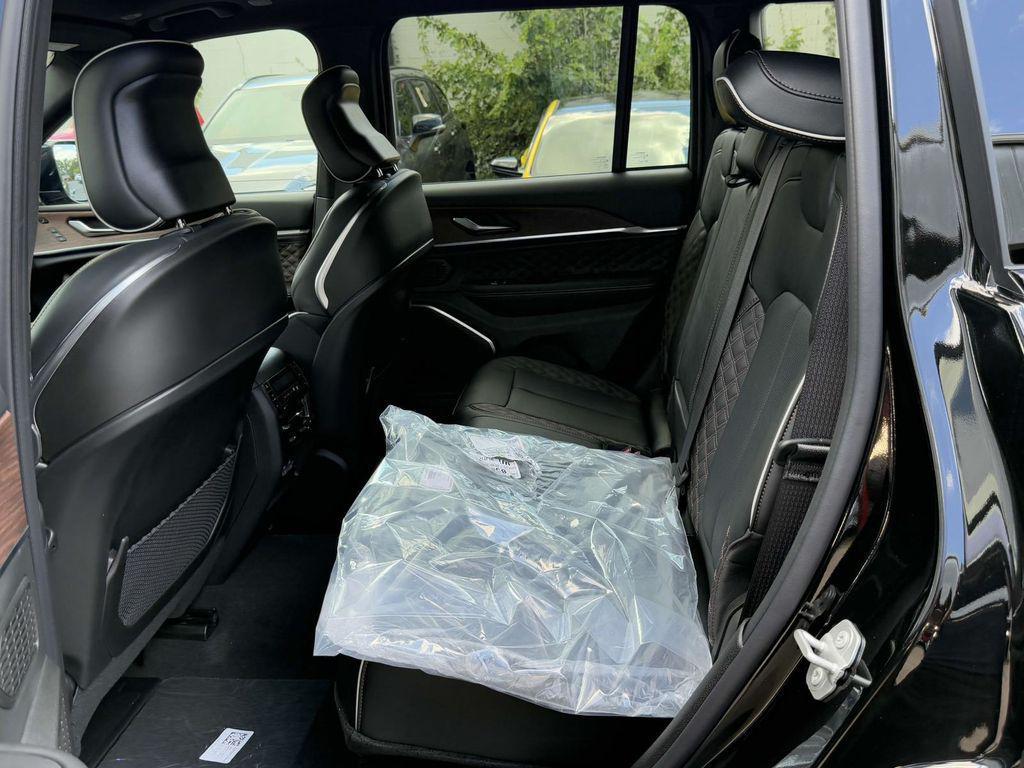 new 2025 Jeep Grand Cherokee car, priced at $54,395