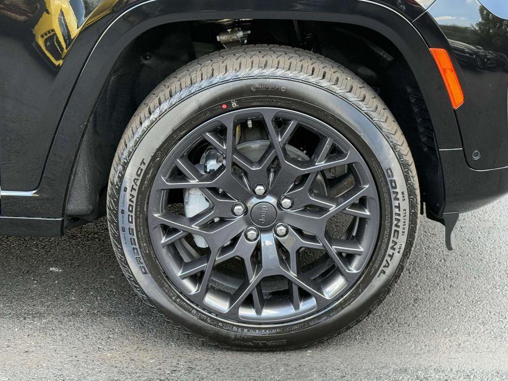 new 2025 Jeep Grand Cherokee car, priced at $54,395