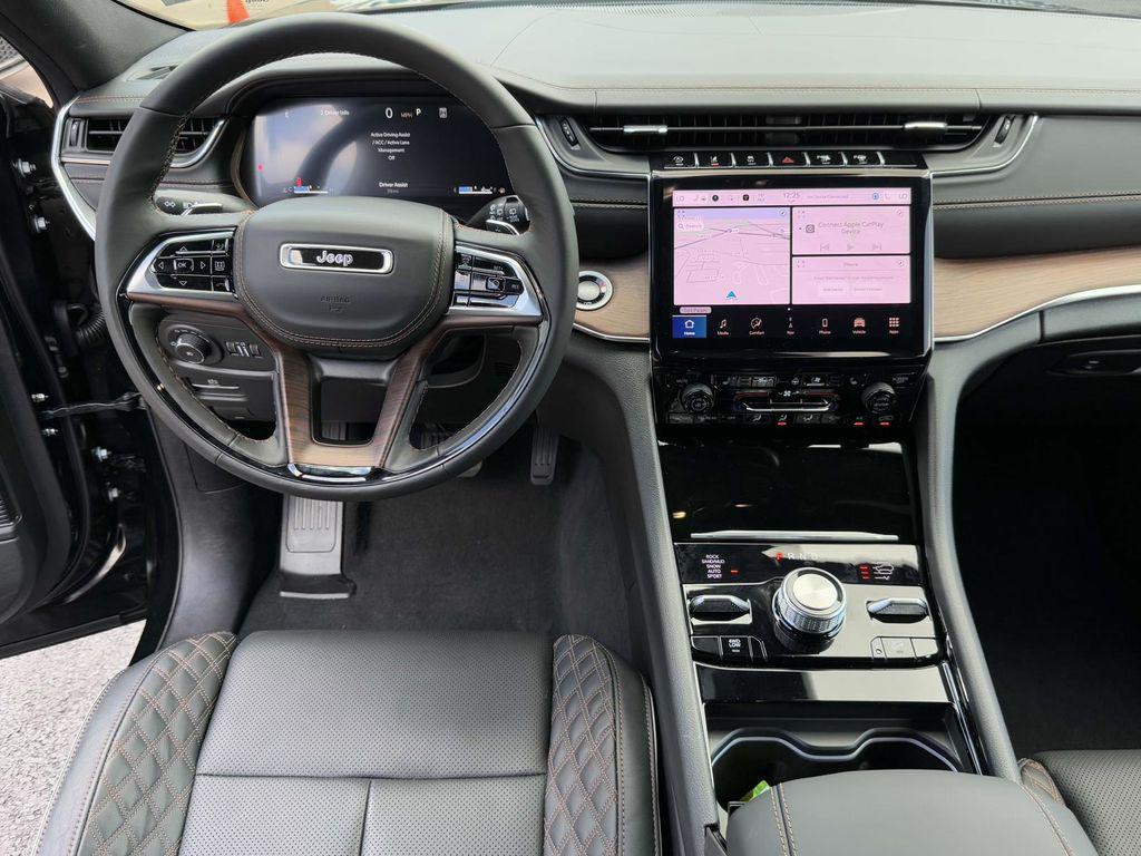 new 2025 Jeep Grand Cherokee car, priced at $54,395