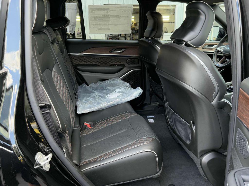 new 2025 Jeep Grand Cherokee car, priced at $54,395