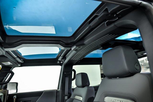 new 2025 GMC HUMMER EV Pickup car