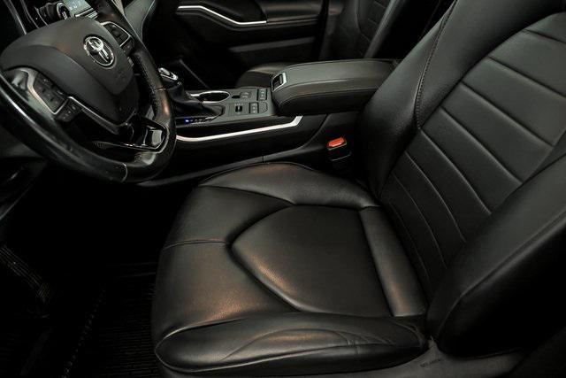 used 2021 Toyota Highlander car, priced at $33,495