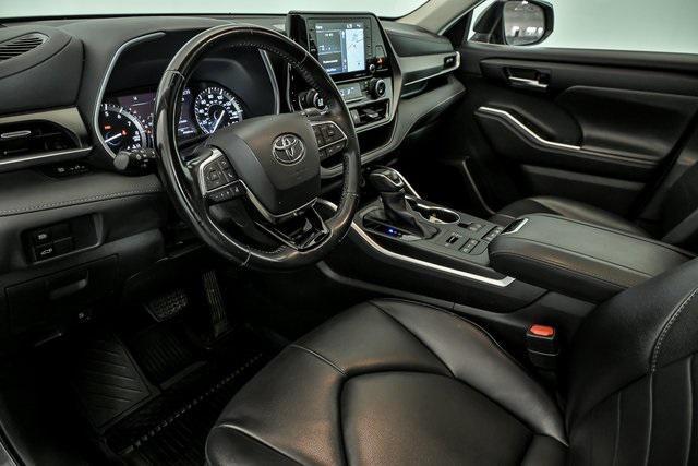 used 2021 Toyota Highlander car, priced at $33,495