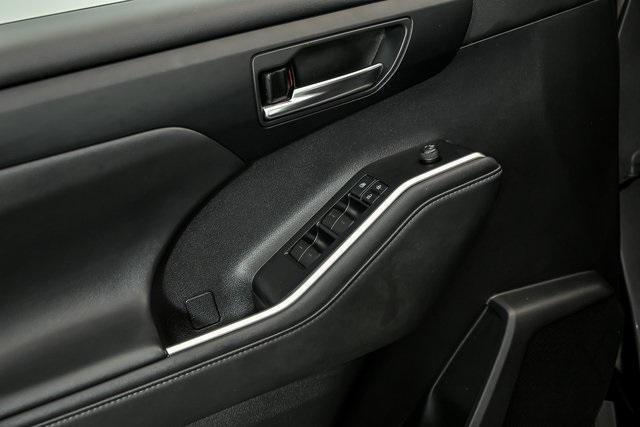 used 2021 Toyota Highlander car, priced at $33,495