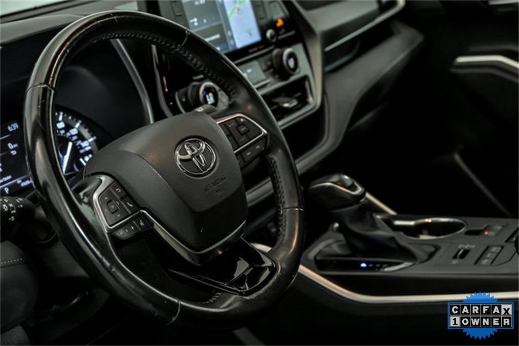 used 2021 Toyota Highlander car, priced at $32,990