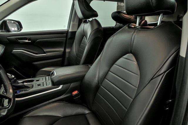 used 2021 Toyota Highlander car, priced at $33,495