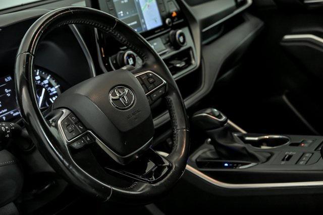 used 2021 Toyota Highlander car, priced at $33,495