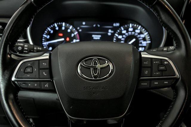 used 2021 Toyota Highlander car, priced at $33,495