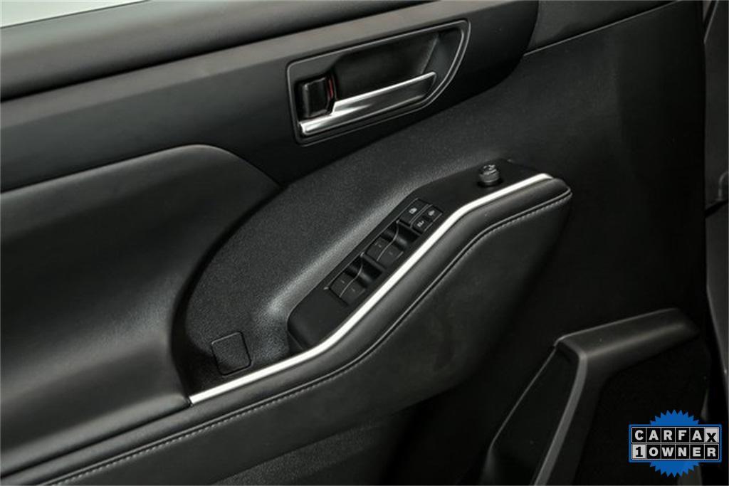 used 2021 Toyota Highlander car, priced at $32,990