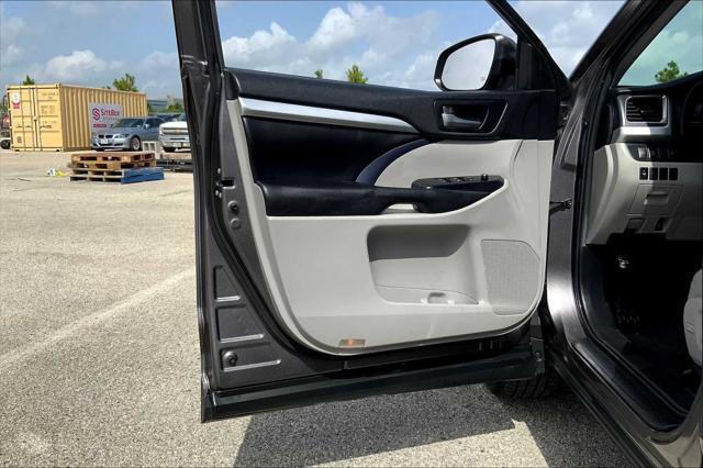used 2019 Toyota Highlander car, priced at $24,693