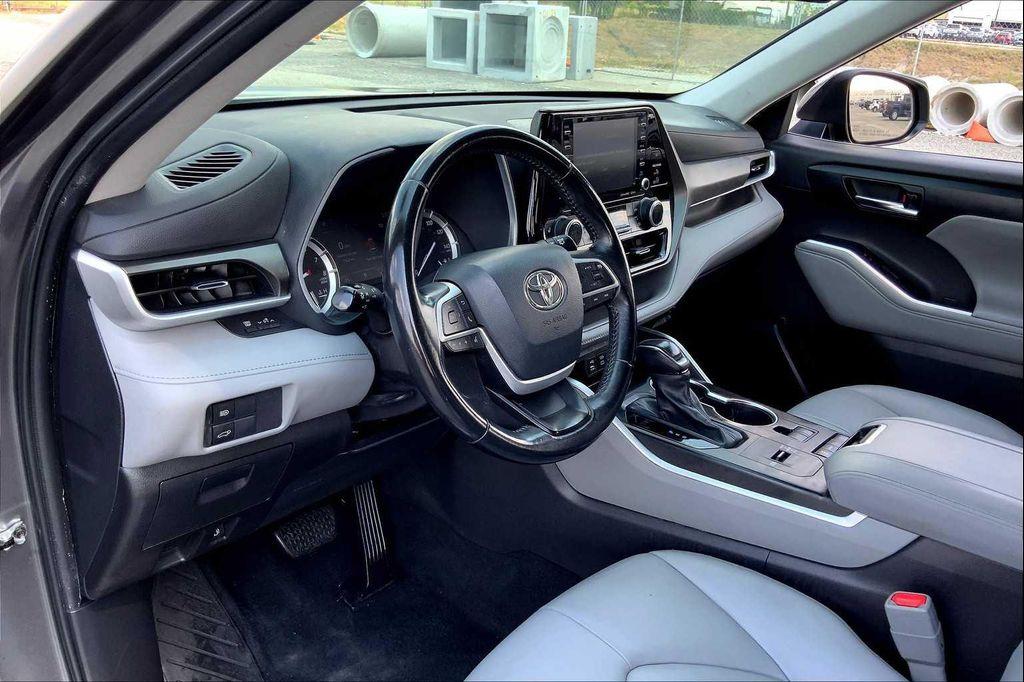 used 2022 Toyota Highlander car, priced at $31,994