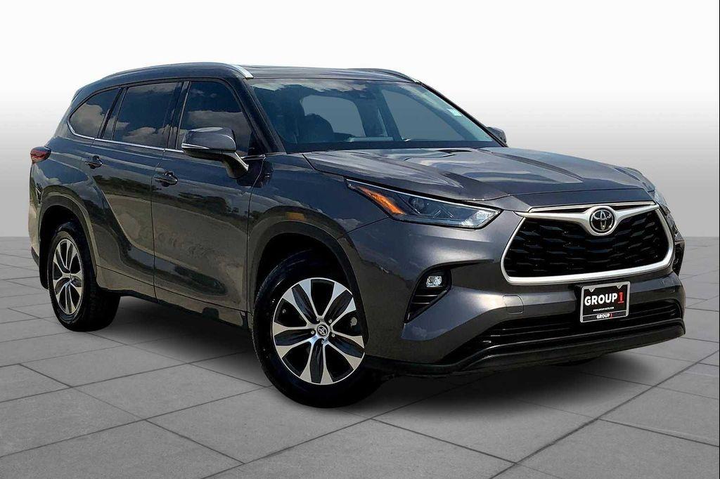 used 2022 Toyota Highlander car, priced at $31,994