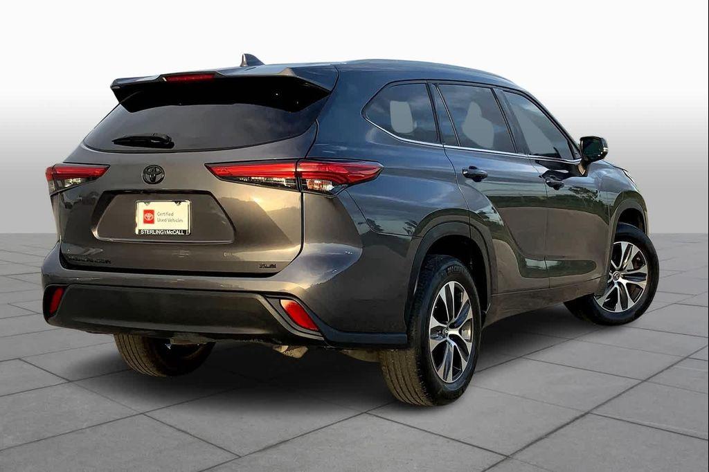used 2022 Toyota Highlander car, priced at $34,914