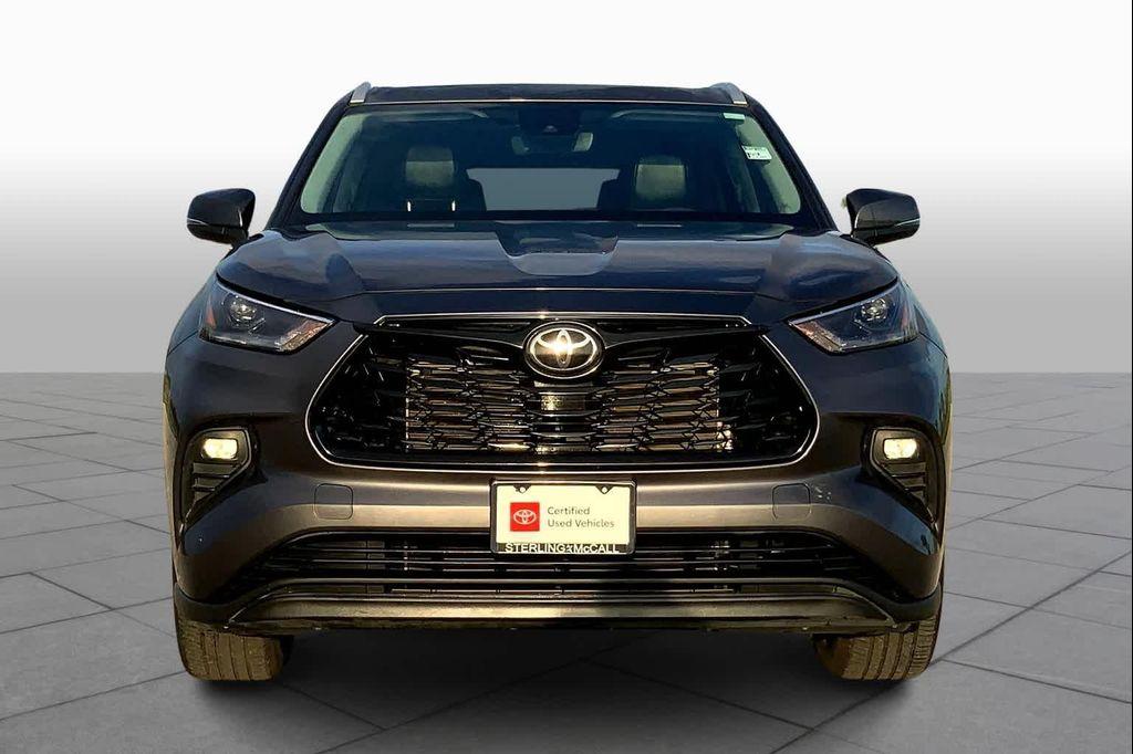used 2022 Toyota Highlander car, priced at $34,914