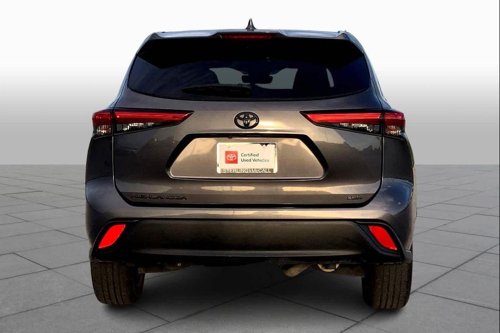used 2022 Toyota Highlander car, priced at $34,914
