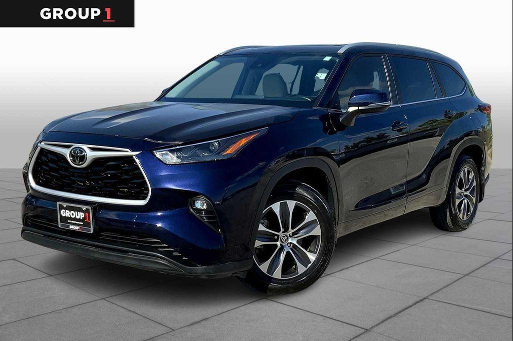 used 2023 Toyota Highlander car, priced at $33,377