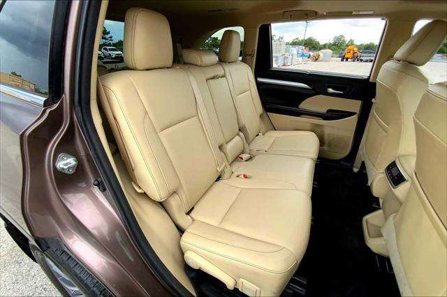 used 2018 Toyota Highlander car, priced at $26,836