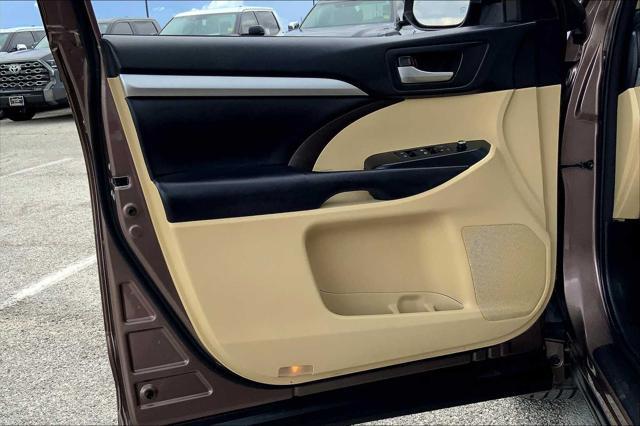 used 2018 Toyota Highlander car, priced at $26,836