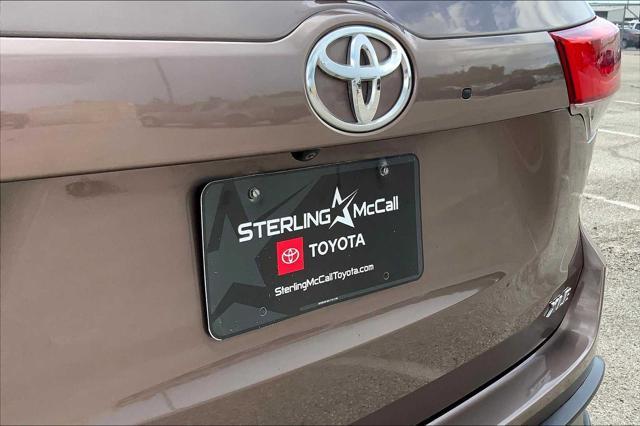 used 2018 Toyota Highlander car, priced at $26,836