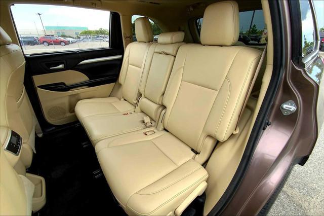used 2018 Toyota Highlander car, priced at $26,836